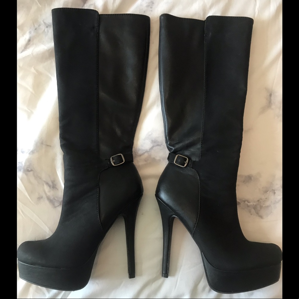 Women’s black boots